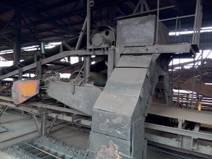 為某鋼廠生產(chǎn)設(shè)計(jì)的防塵式全封閉卸料車(chē)
